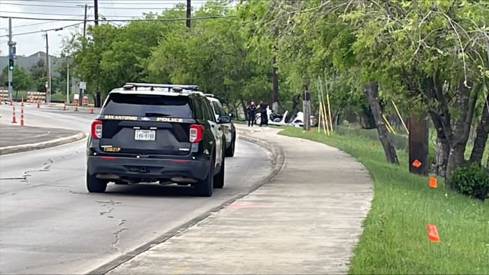 Two hospitalized after crashing into tree on Northwest Side, SAPD says