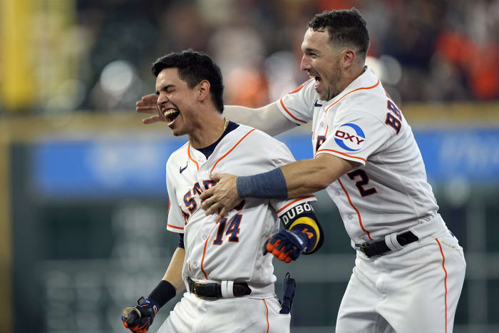 Kyle Isbel's go-ahead bunt lifts Royals over Astros 10-8 for fourth  straight win