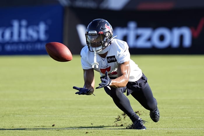 CHICAGO, IL - SEPTEMBER 25: Houston Texans safety Jalen Pitre (5) catches  an interception during a game between the Houston Texans and the Chicago  Bears on September 25, 2022 at Soldier Field