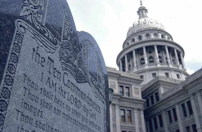Texas está más cerca de poner los diez mandamientos en el aula después de una votación importante Texas está más cerca de poner los diez mandamientos en el aula después de una votación importante
