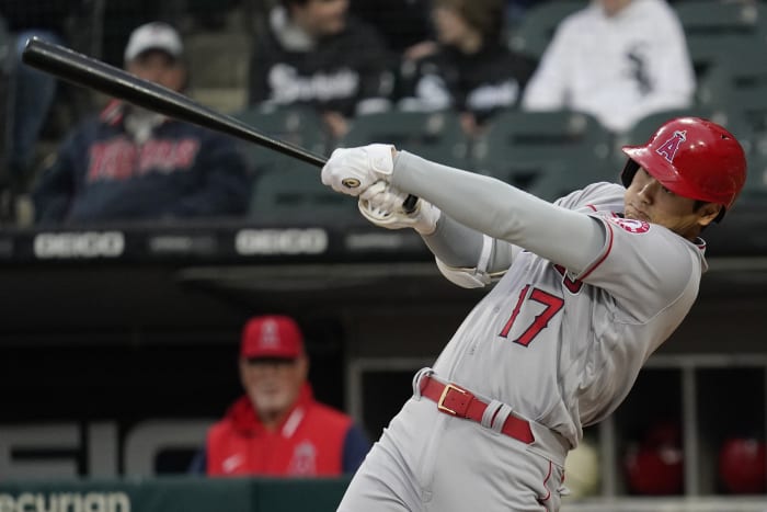 Vladimir Guerrero Jr., Sr. reunite at Angels' home opener