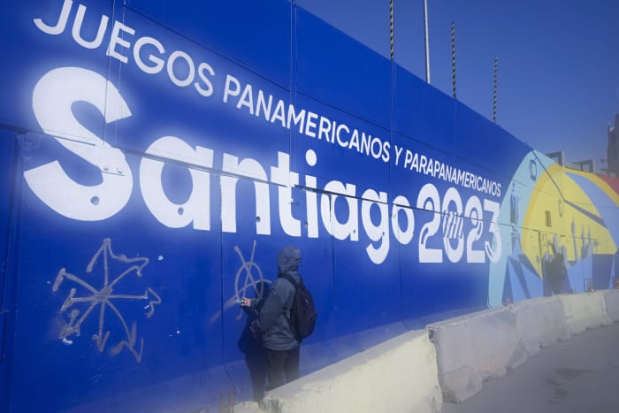 Roban equipos de televisión en el lugar de la ceremonia inaugural de los Juegos Panamericanos en Chile, lo que genera preocupación por la seguridad