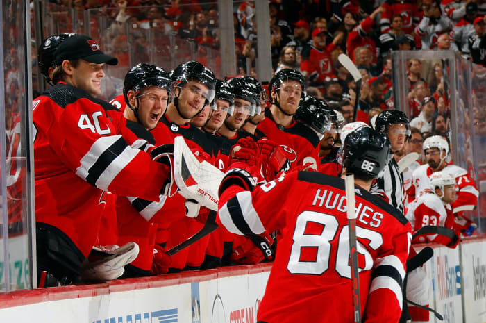 Nico Hischier scores in OT as Devils beat Coyotes 5-4