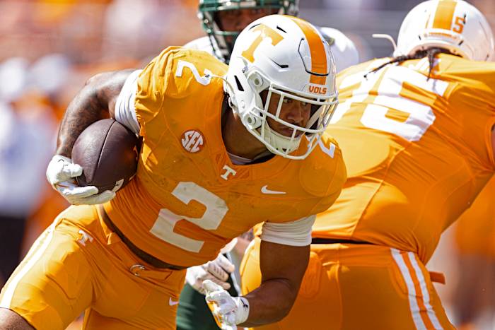 Tennessee’s Lewis to enter transfer portal