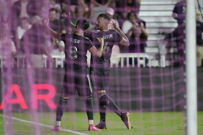 Ramirez scores twice in 1st start since trade, LAFC wins