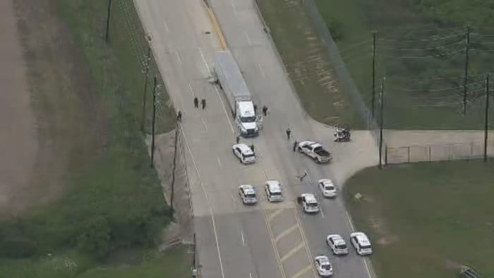 Person killed after van slams into 18-wheeler in northwest Harris County - Vimarsana News
