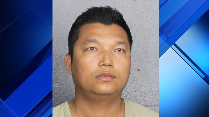 Trabajador de Royal Caribbean, arrestado en Port Everglades por material de abuso sexual infantil, dicen las autoridades Trabajador de Royal Caribbean, arrestado en Port Everglades por material de abuso sexual infantil, dicen las autoridades