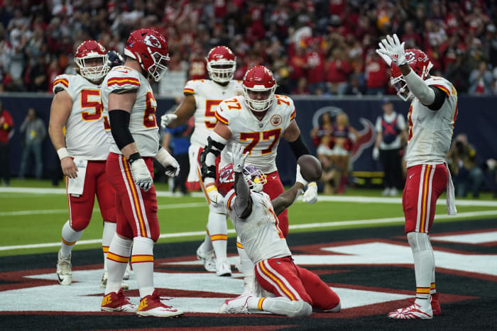 Chiefs dump Seahawks 24-10, stay tied for AFC's best record