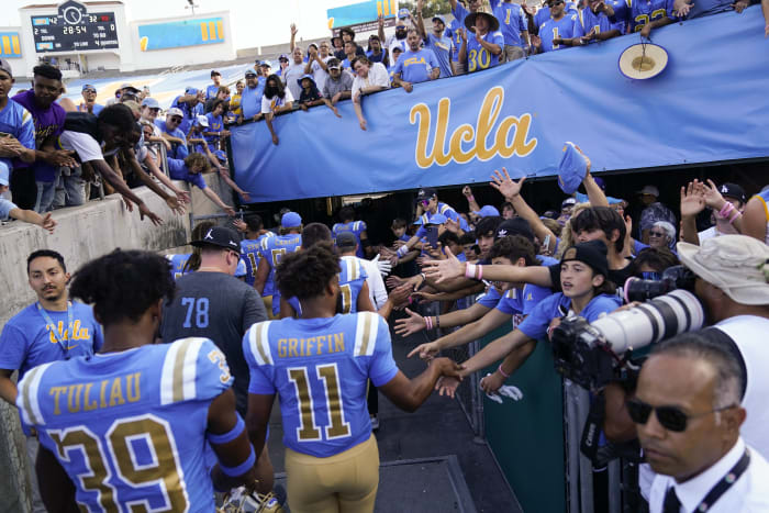If the shoe fits: Love leads Carolina over UCLA into Elite 8