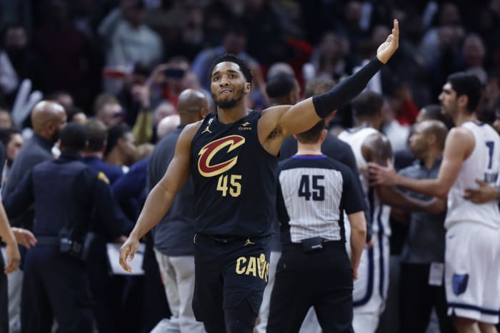 AP source: Cavaliers acquiring All-Star G Mitchell from Jazz