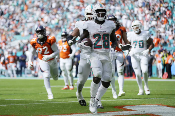 Alford's 79-yard punt return TD helps Falcons to a 19-3 win over Dolphins  in preseason opener