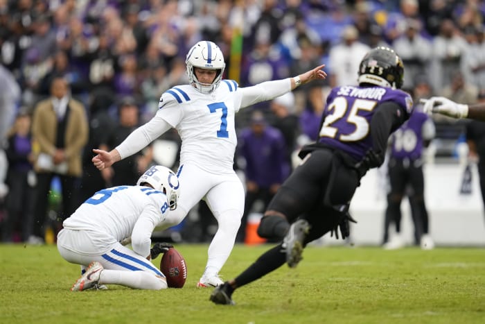 Lamar Jackson, Ravens hold on to beat Cincinnati 27-24. Bengals 0