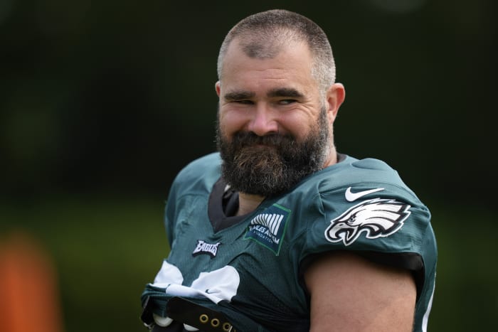 NFL player Jason Kelce and his wife invite special guest to Super Bowl -  Good Morning America