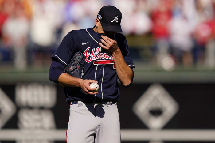 Braves use homers, better bullpen to beat Ryu, Dodgers 4-3