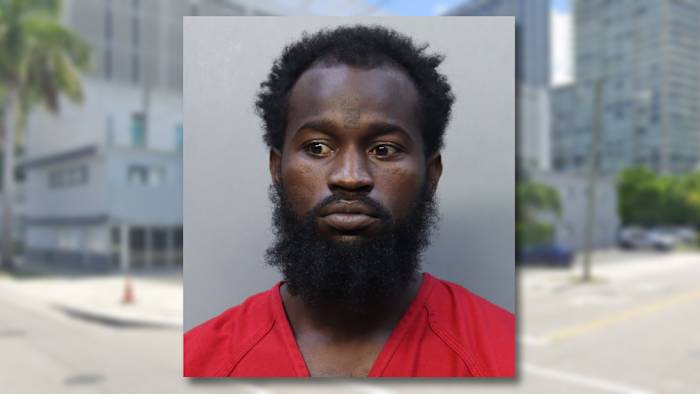 Man took woman’s purse at gunpoint outside Miami hotel, then got gas on her dime, cops say Man took woman’s purse at gunpoint outside Miami hotel, then got gas on her dime, cops say