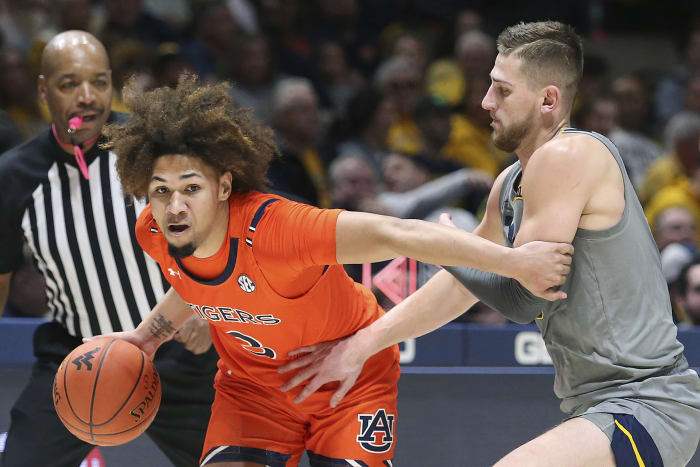 Stevenson’s 31 leads West Virginia over No. 15 Auburn