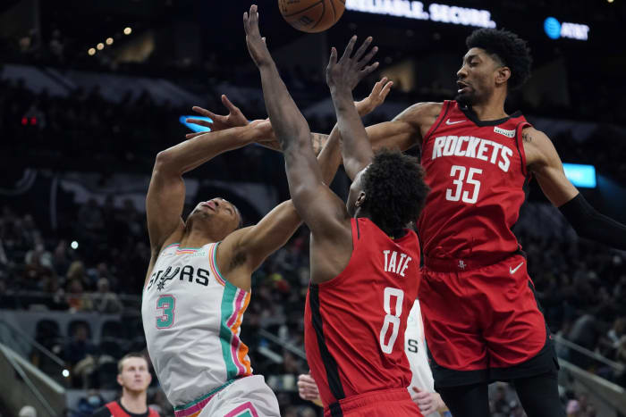 Murray scores career-high 33, Spurs outlast Rockets 123-120