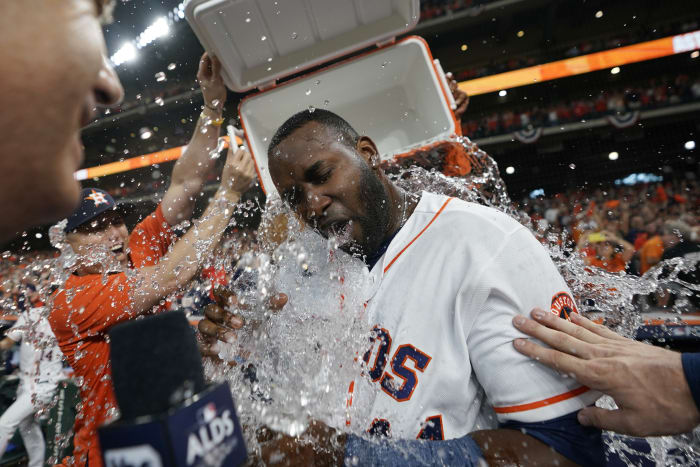 Alvarez hits 3-run HR vs Ray in 9th, Astros jolt M's in ALDS