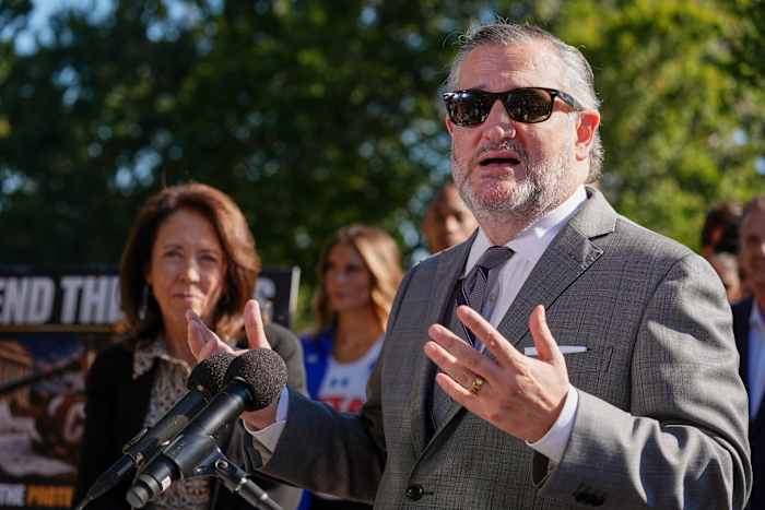 College sports bill inches ahead in the Senate even as Congress punts other issues