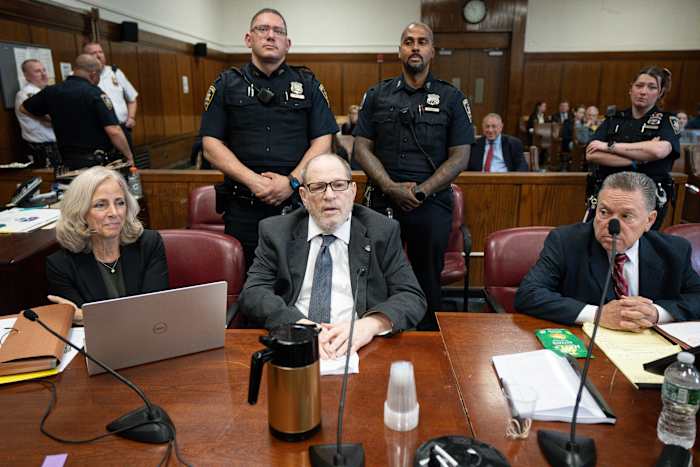 La oficina de Weinstein mantuvo la lista de amigas de Harvey. La oficina de Weinstein mantuvo la lista de amigas de Harvey.