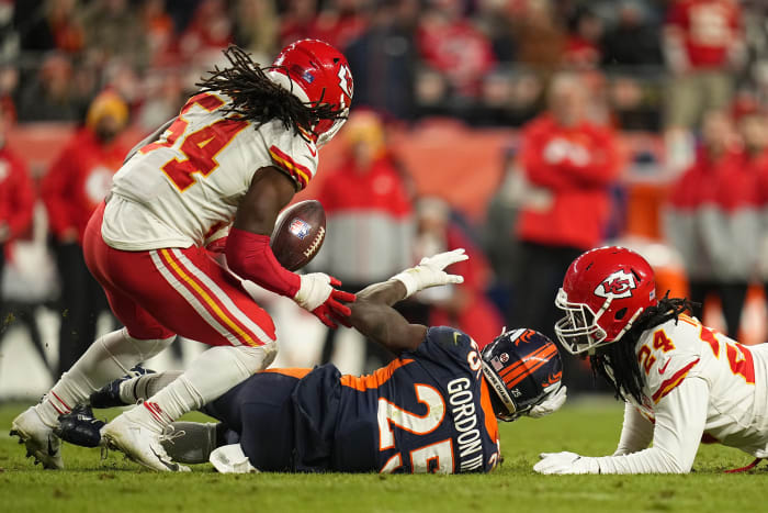 Chiefs rally past Chargers 27-24 in early AFC West showdown