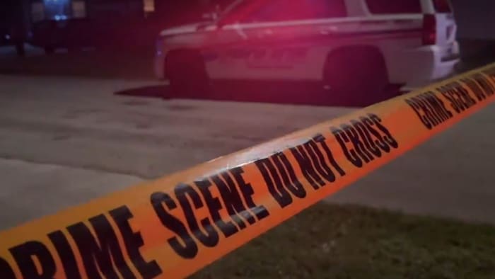 Police investigating at Daytona Beach neighborhood