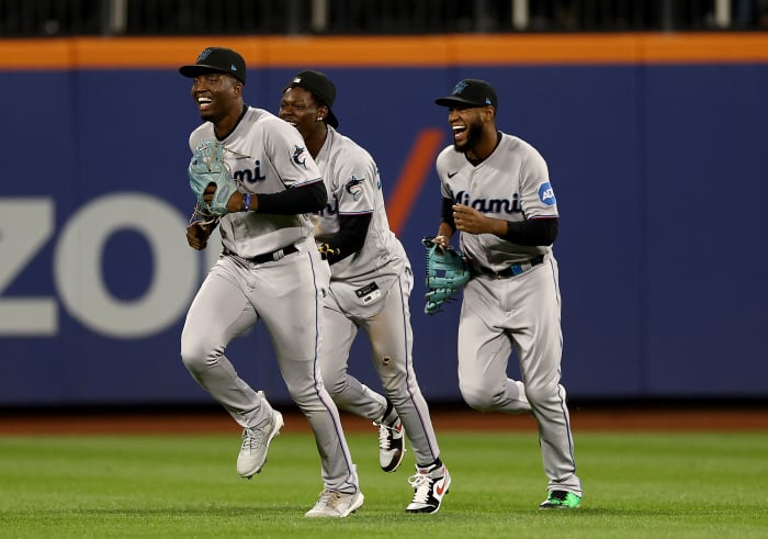 Mets' Lindor homers after surprise visit from mom