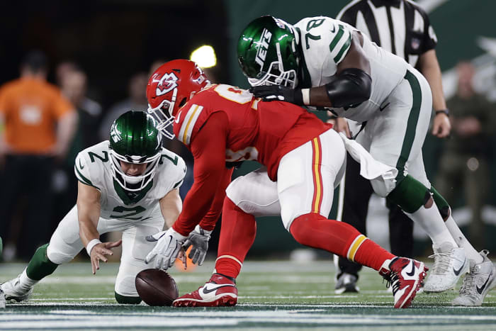 Washington Commanders, Cleveland Browns pre-season game resumes after  lightning storm delay