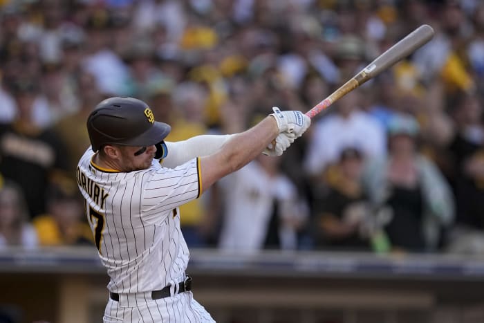 Rowdy Tellez lifts Brewers over Padres in series opener