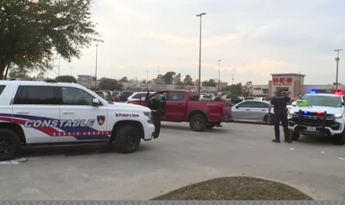90-year-old woman hospitalized after being hit by vehicle in NW Harris County - Vimarsana News
