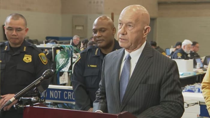 Mayor Whitmire says 'dumb person' who created HPD's 'SL' code used to deactivate cases will be investigated - Vimarsana News