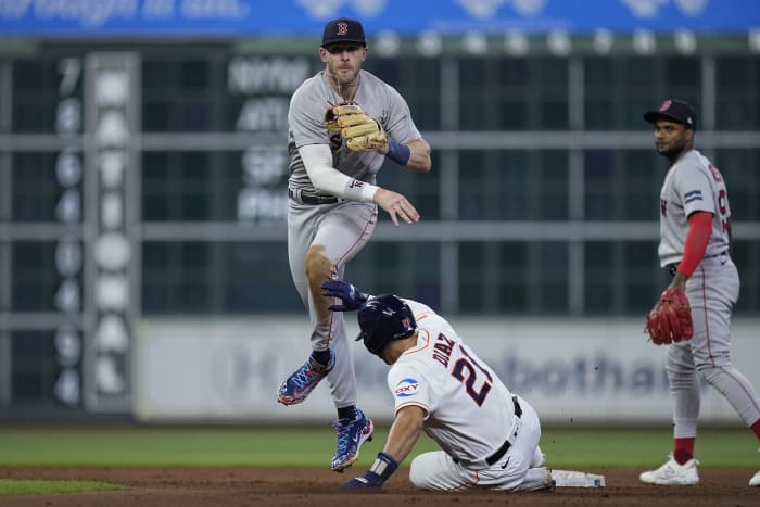 Red Sox overcome triple play in 7-1 victory over Braves