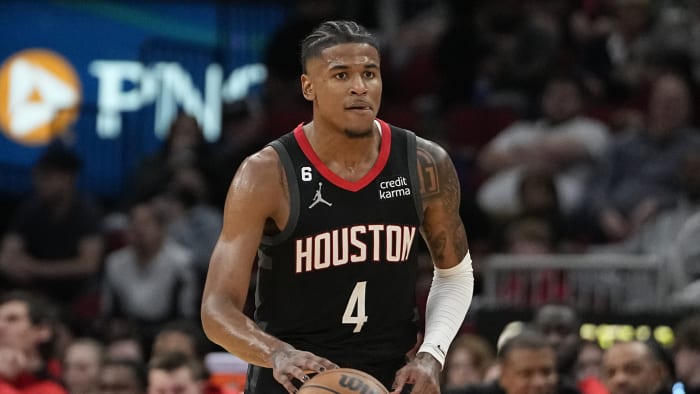 Rockets' Jalen Green threw out the first pitch for the Houston Astros