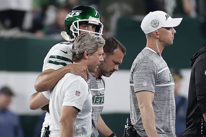 Aaron Rodgers throws a TD pass in his brief preseason debut as Jets beat  Giants 32-24