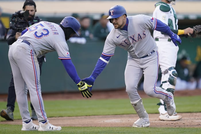 Tucker's pinch HR lifts Astros over Texas in starters' duel