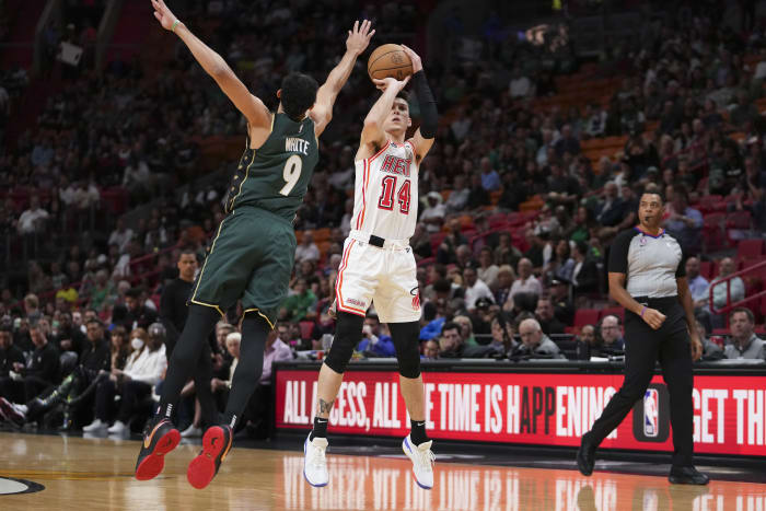 DeRozan scores another 30-point game in Raptors' 118-107 win over