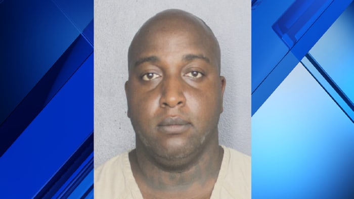 Man accused of making bomb threat against South Florida hospital