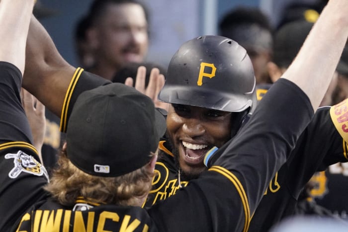 Pirates: Newly promoted Cruz, Madris spark Pirates, rout Cubs 12-1