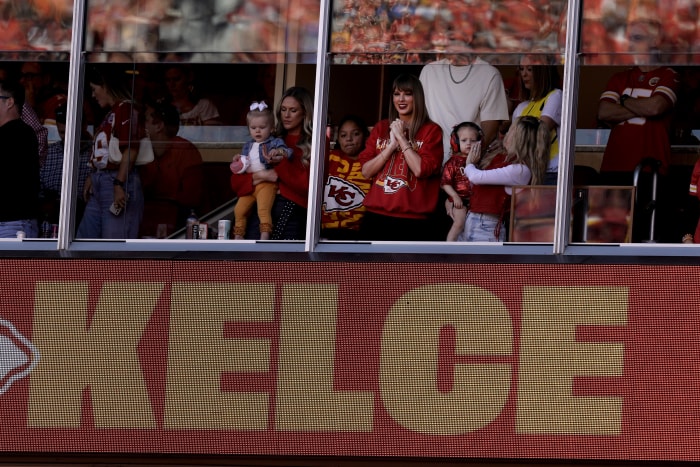 Taylor Swift at Arrowhead to watch Travis Kelce as Kansas City Chiefs play  Denver Broncos - The Mirror US