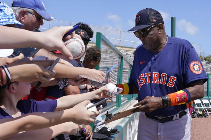 Tucker, Astros down former bench coach Cora, Red Sox 11-2