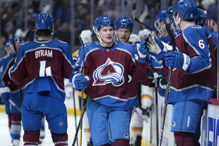 Logan O'Connor gets hat trick, Avalanche overpower Flyers