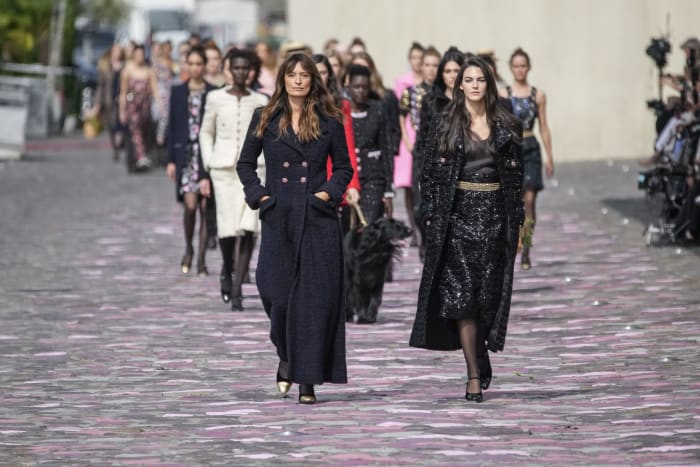 Chanel aims high with starry 'Eiffel Tower' Paris show