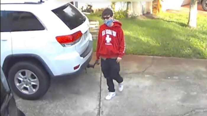 Deputies search for suspect in car breakins case in Deltona Deputies search for suspect in car breakins case in Deltona