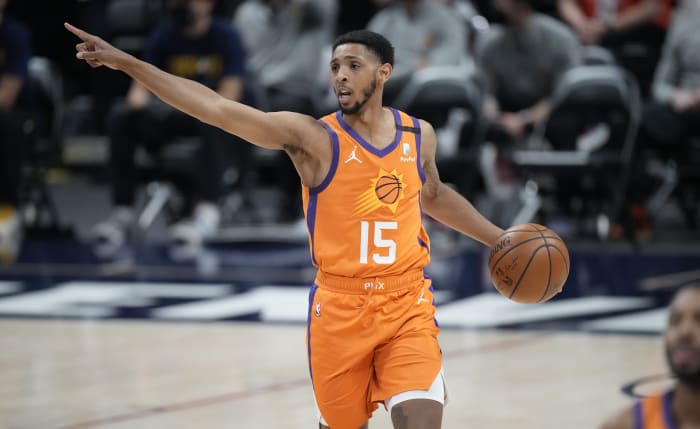 Chris Paul traded to Warriors, Jordan Poole sent to Wizards, source tells  AP