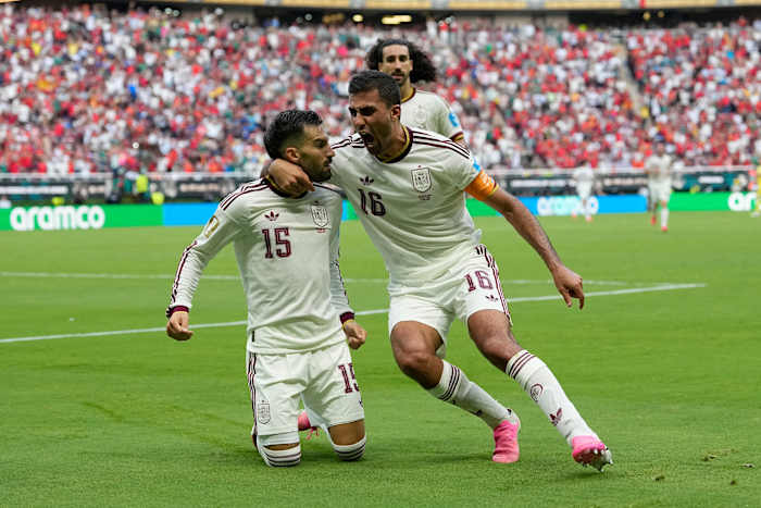 Spain wins its World Cup group, beating Uruguay 1-0 as Muslera’s error sends 2-time champion home