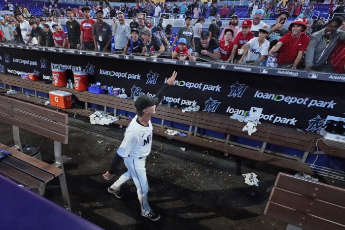 Miami manager Guillen returns to dugout after 5-game suspension