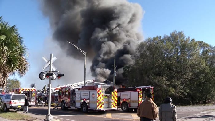 Massive fire at Springfield warehouse takes JFRD 2 hours to control - WJXT News4JAX