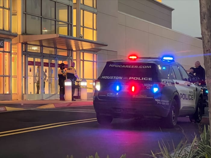 4 Shot, 2 In Custody, 1 at Large After Shootings, Gunfire Exchange at Oakbrook  Center – Cardinal News