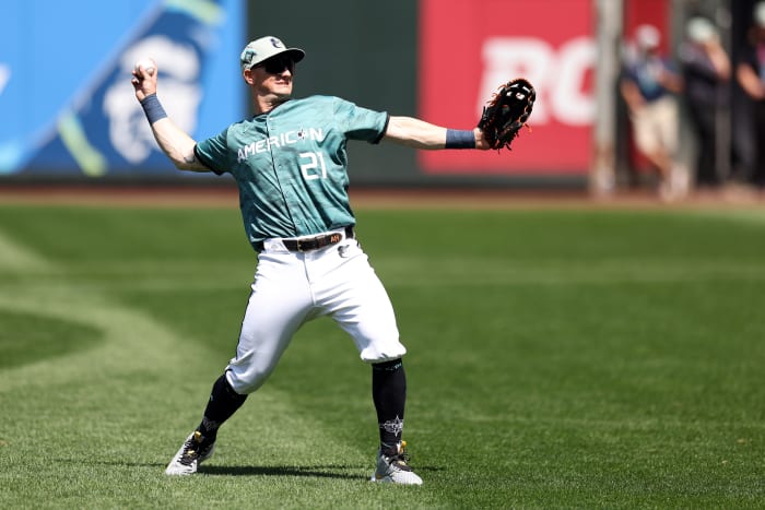 Kids Again: Red Sox, Orioles cardboard race Little Leaguers