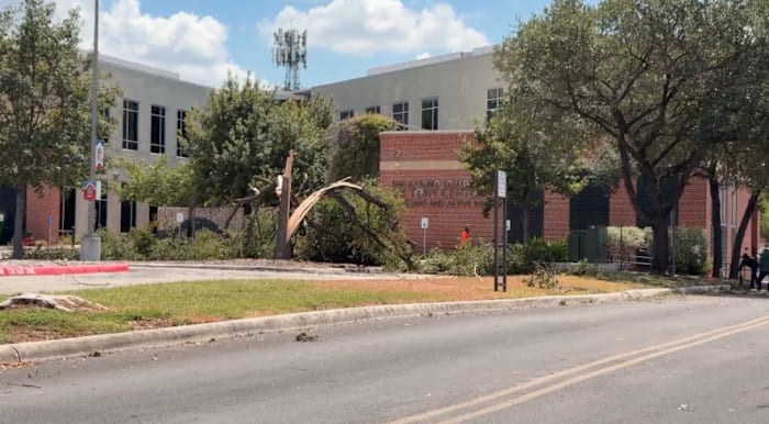 Photo: ksat.com Texas Warehouse Pizzas Closes in San Antonio Due to Storm Power Outage
